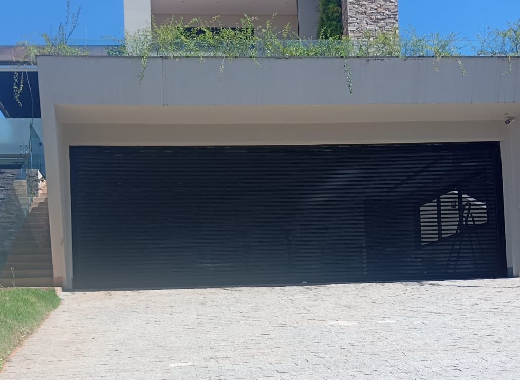 Porta de aço moderna